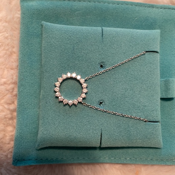 Gorgeous silver colour necklace with crystals - Picture 7 of 11